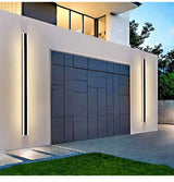 Lampa ścienna w paski