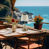 Klasycznie elegancka lampa stołowa