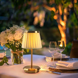 Klasycznie elegancka lampa stołowa