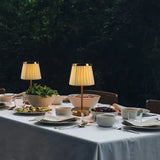 Klasycznie elegancka lampa stołowa