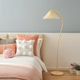 Plisowana lampa podłogowa Crescini