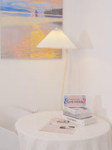 Plisowana lampa podłogowa Crescini