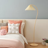 Plisowana lampa podłogowa Crescini