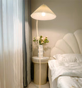 Plisowana lampa podłogowa Crescini