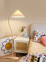 Plisowana lampa podłogowa Crescini