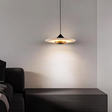 Lampa Med Flygande Tefat I Marmor