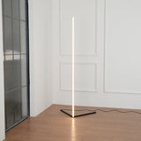 Minimalistyczna lampa podłogowa LED