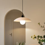 Minimalistisk Taklampa Av Vitmålat Glas