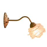 Vintage Vägglampa I Koppar Med Blomblad Av Glas