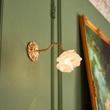 Vintage Vägglampa I Koppar Med Blomblad Av Glas