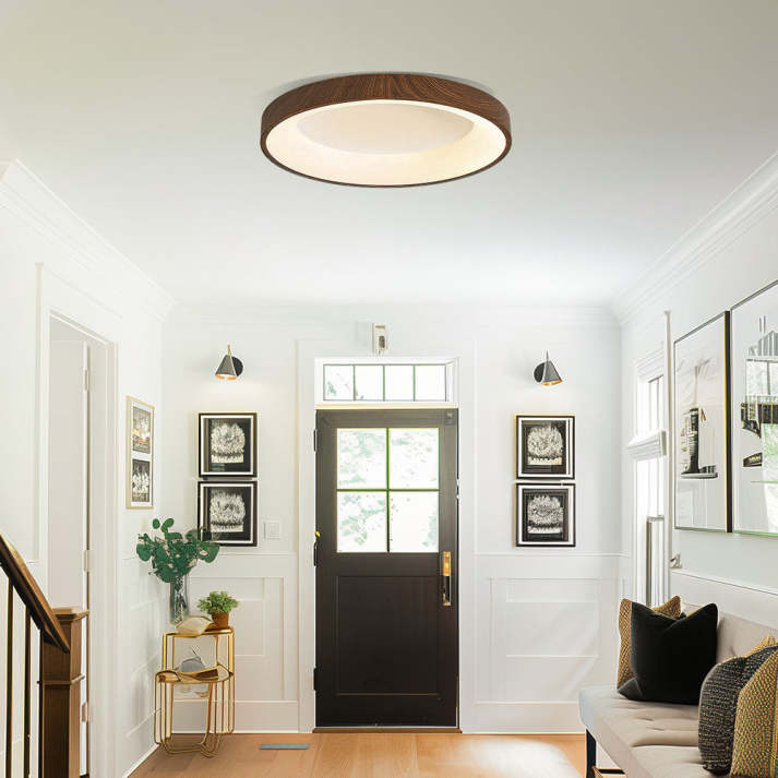 Lampa sufitowa wykonana z naturalnego drewna