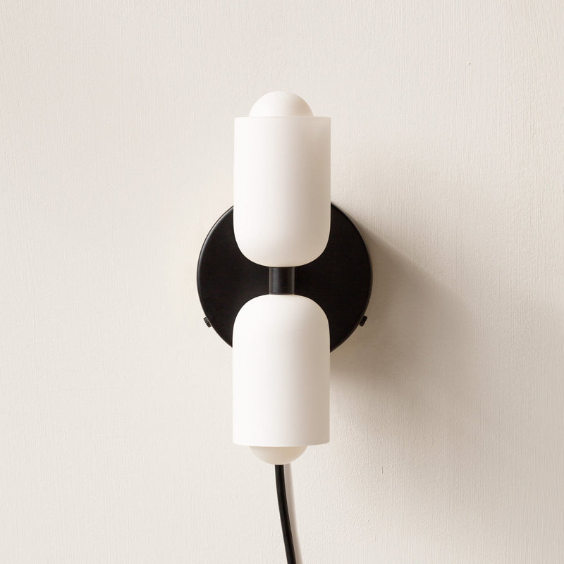 Elegancka akrylowa lampa ścienna góra-dół
