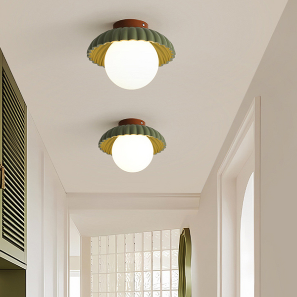 Żelazna lampa sufitowa do korytarza