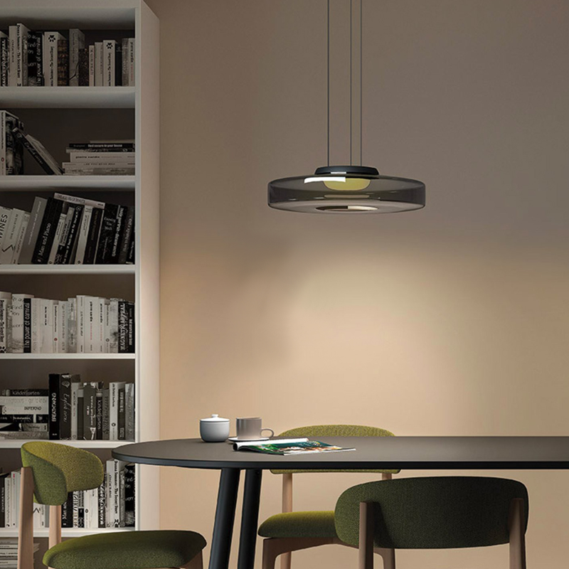 Szklane lampy wiszące w stylu Bauhaus