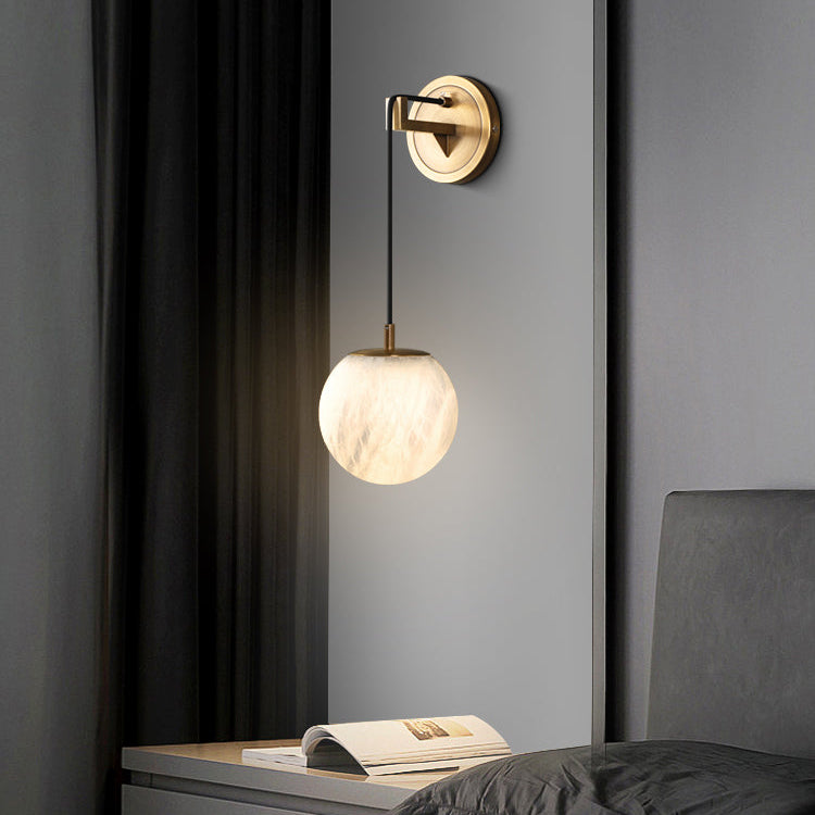 Minimalistyczna lampa ścienna Marbell
