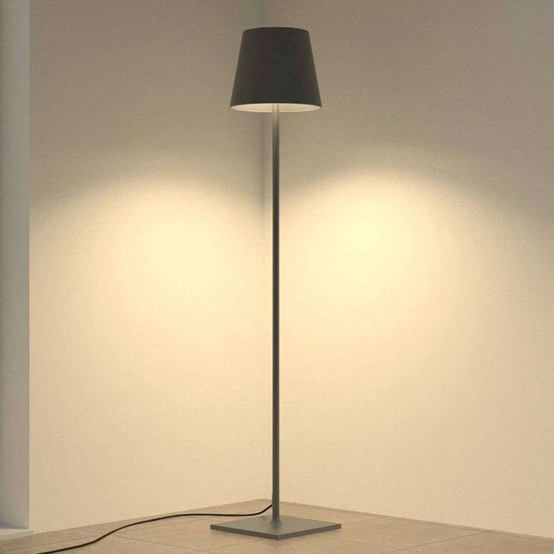 Nowoczesna ładowalna lampa podłogowa LED
