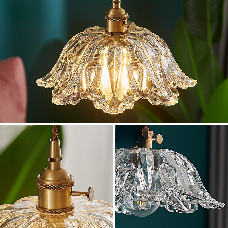 Szklana lampa wisząca w kształcie kwiatu