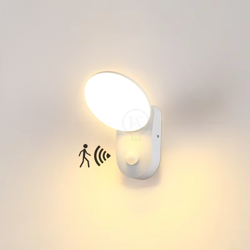 Lampa ścienna LED z czujnikiem ruchu