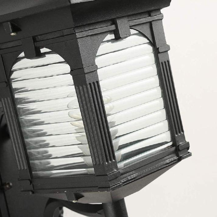 Antyczna szklana lampa ścienna na zewnątrz