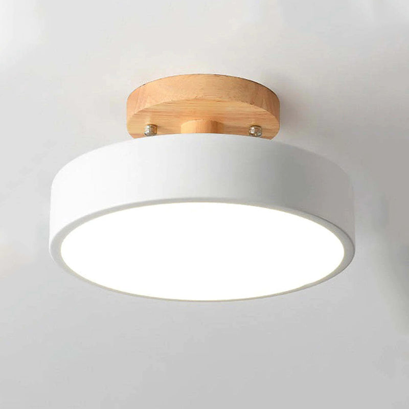 Nowoczesna lampa sufitowa LED wykonana z drewna