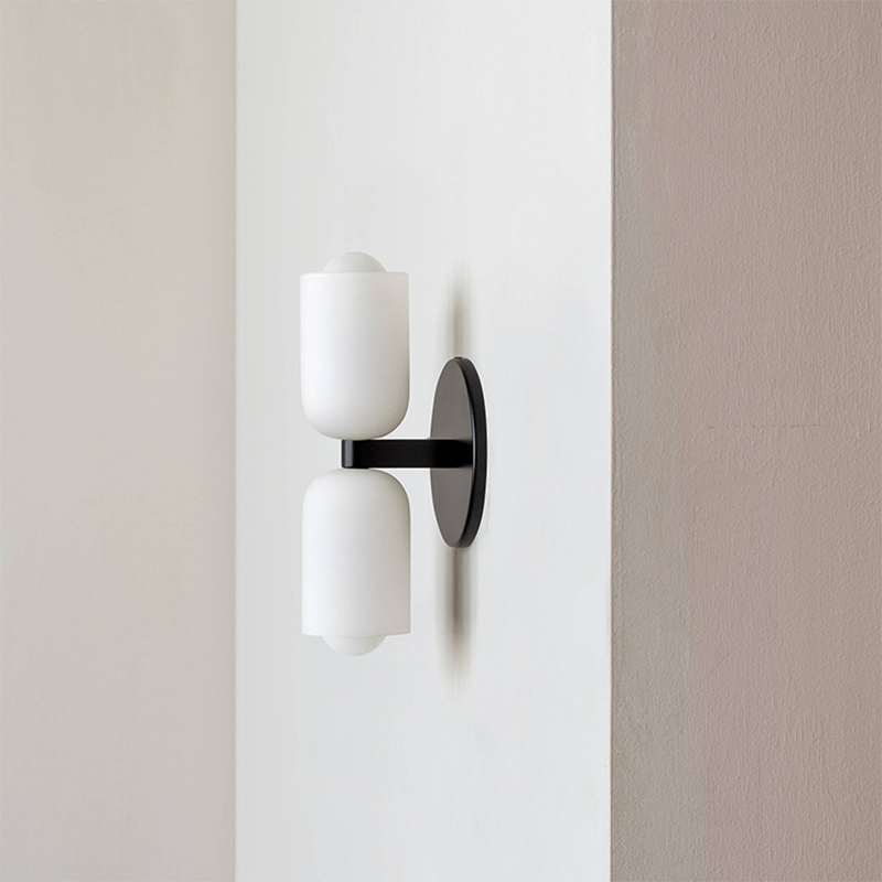 Elegancka akrylowa lampa ścienna góra-dół