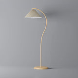 Plisowana lampa podłogowa Crescini