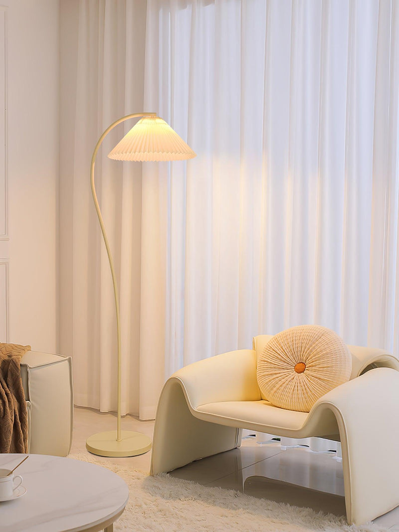 Plisowana lampa podłogowa Crescini