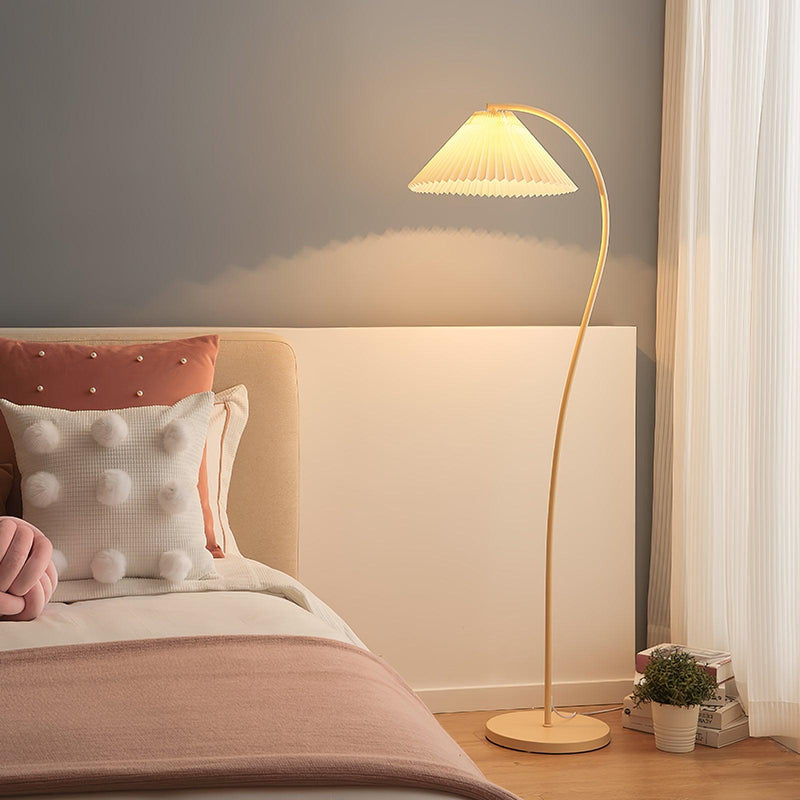 Plisowana lampa podłogowa Crescini