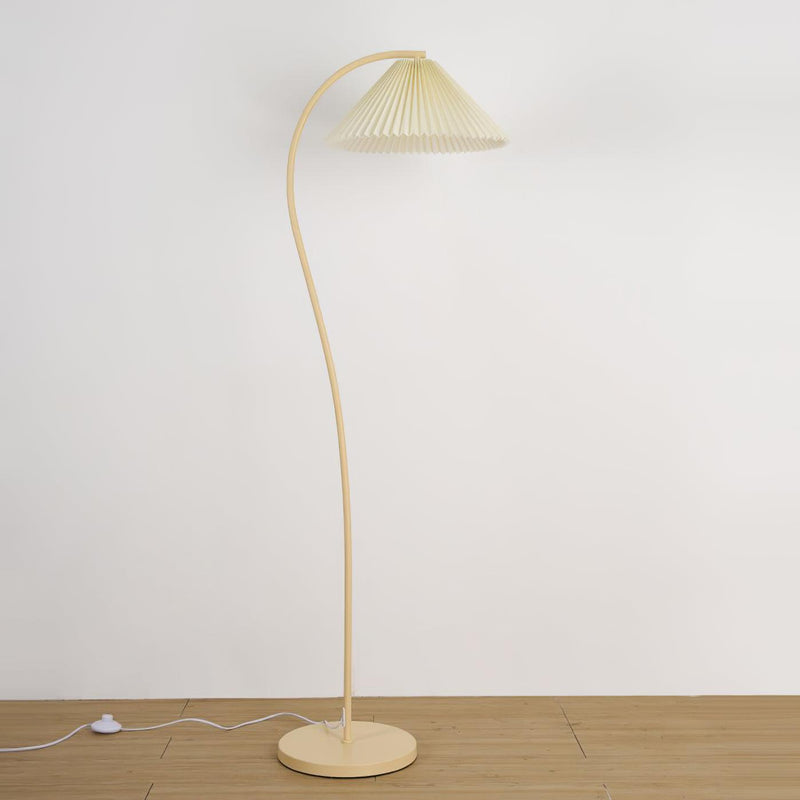 Plisowana lampa podłogowa Crescini