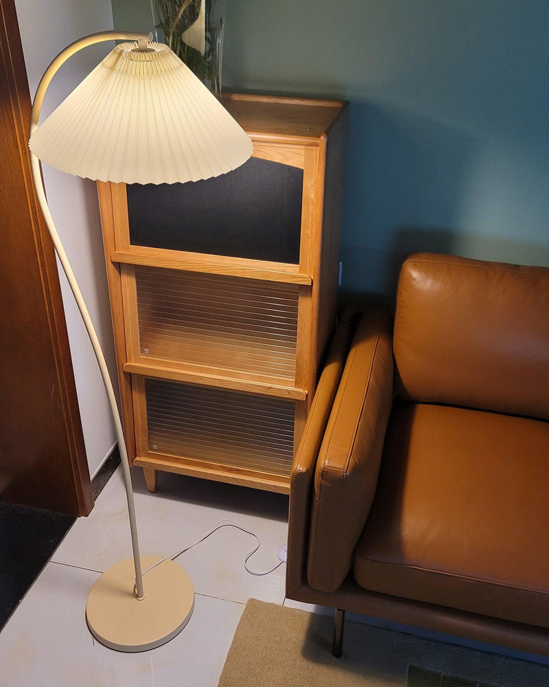 Plisowana lampa podłogowa Crescini