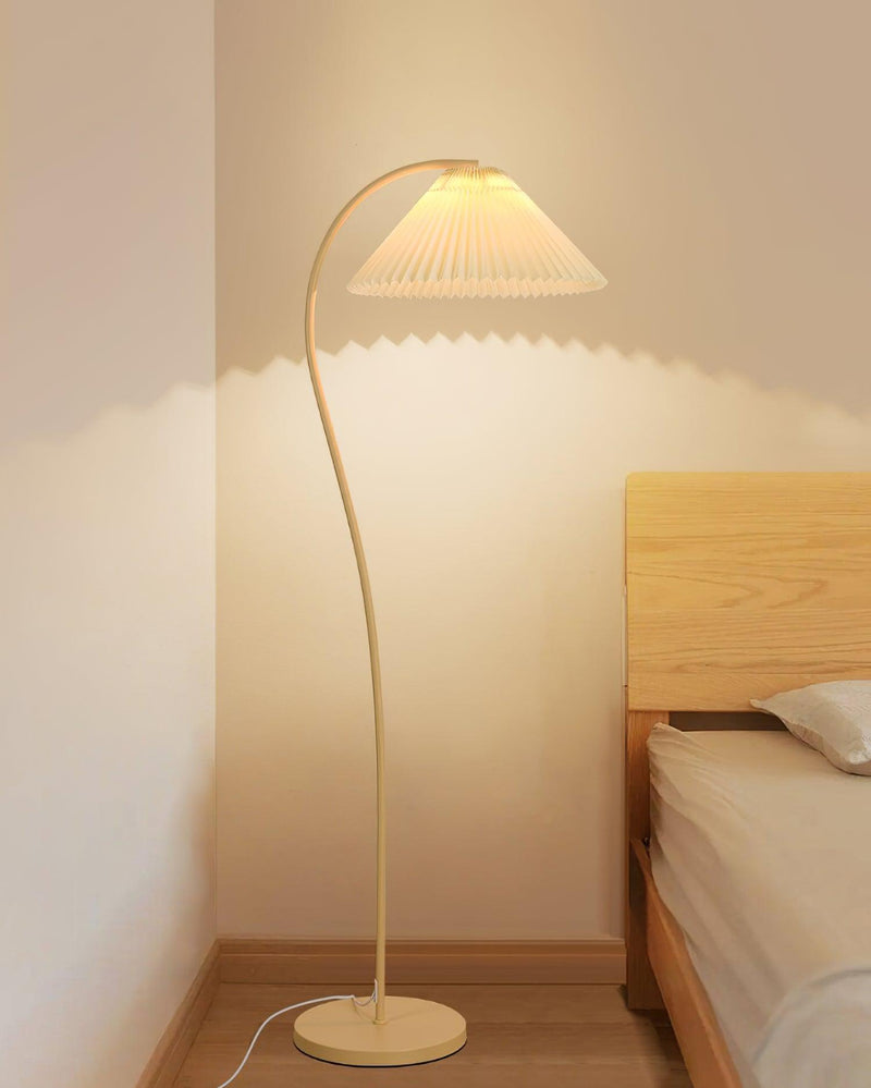 Plisowana lampa podłogowa Crescini