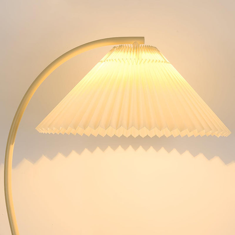 Plisowana lampa podłogowa Crescini