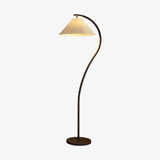 Plisowana lampa podłogowa Crescini