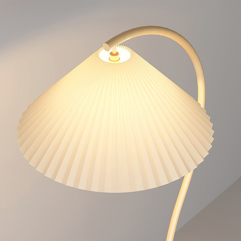 Plisowana lampa podłogowa Crescini