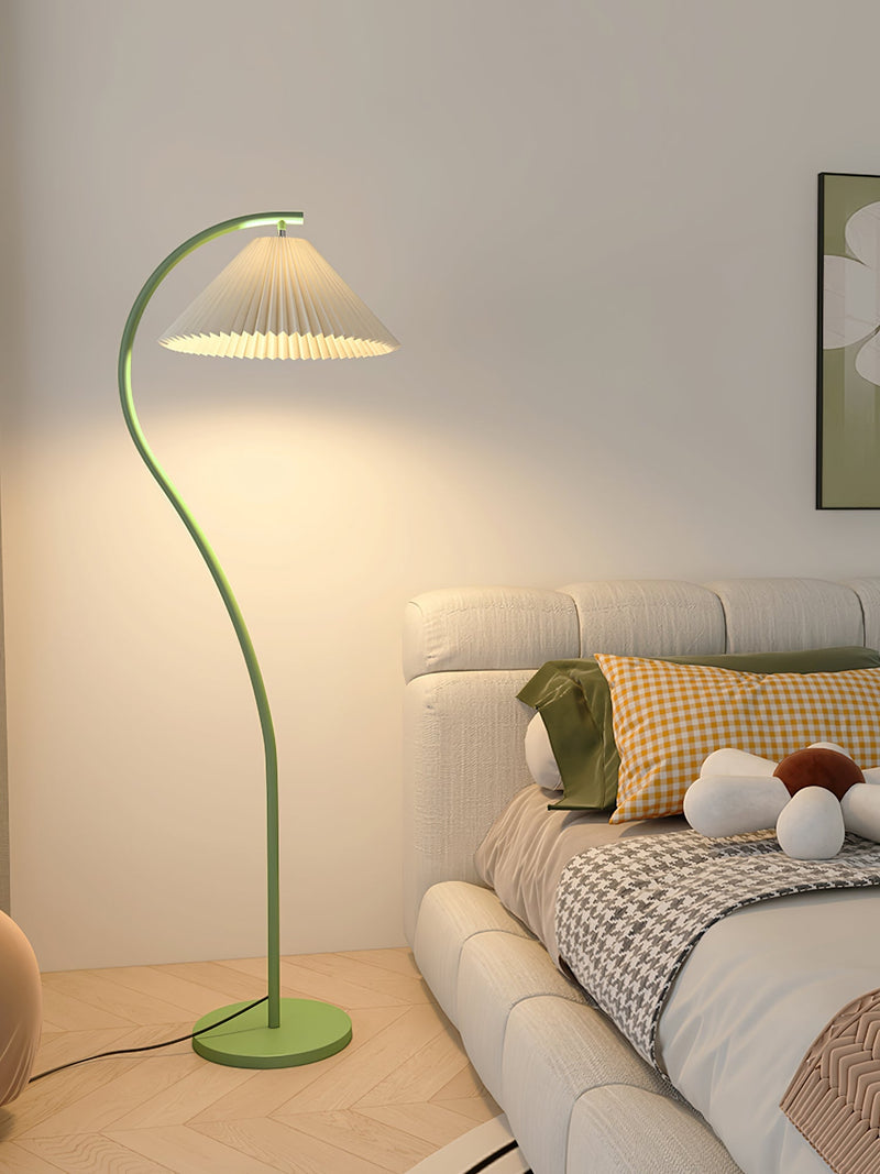 Plisowana lampa podłogowa Crescini