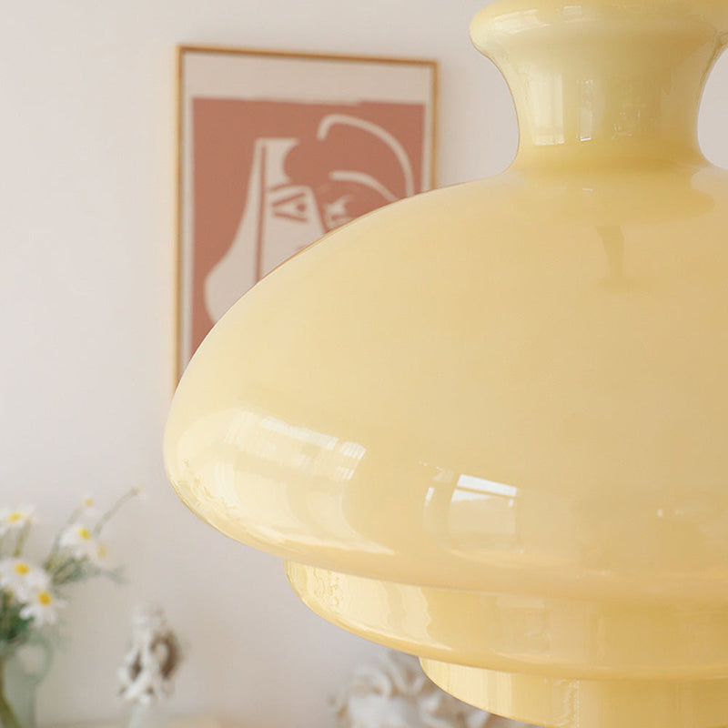 Lampa wisząca Bauhaus wykonana z kremowo-żółtego szkła