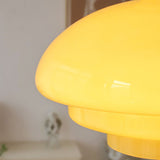 Lampa wisząca Bauhaus wykonana z kremowo-żółtego szkła