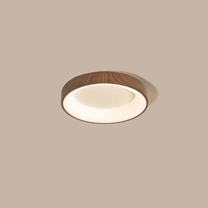 Lampa sufitowa wykonana z naturalnego drewna