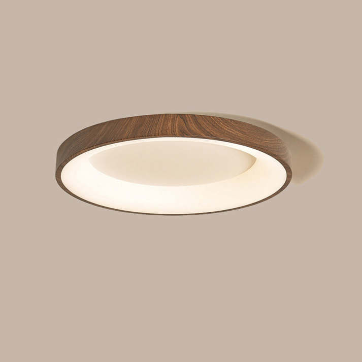 Lampa sufitowa wykonana z naturalnego drewna