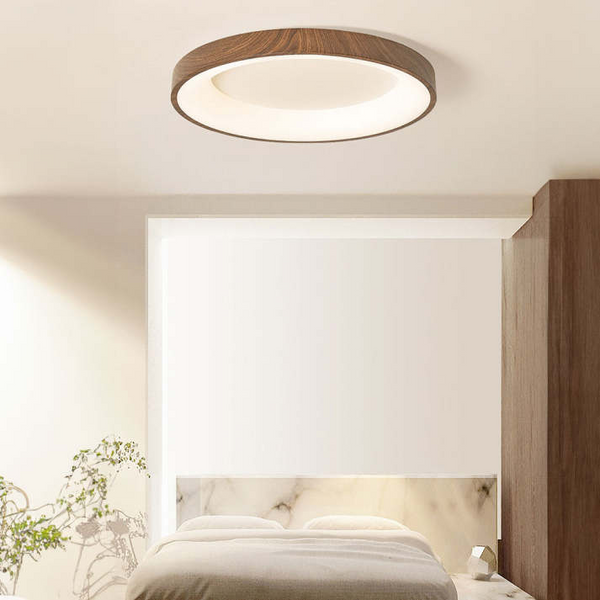 Lampa sufitowa wykonana z naturalnego drewna