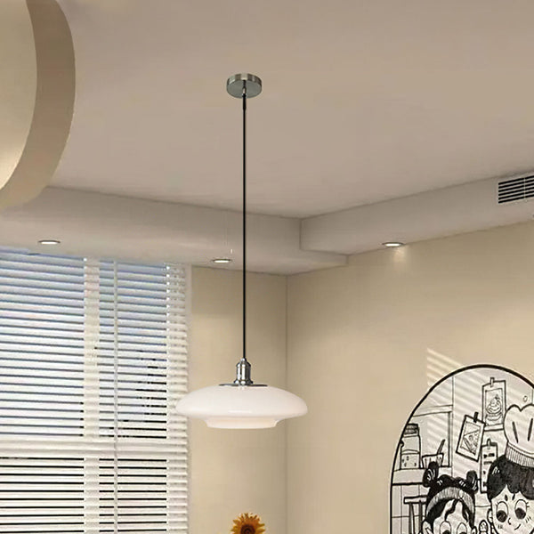 Nowoczesna lampa wisząca wykonana z białego szkła