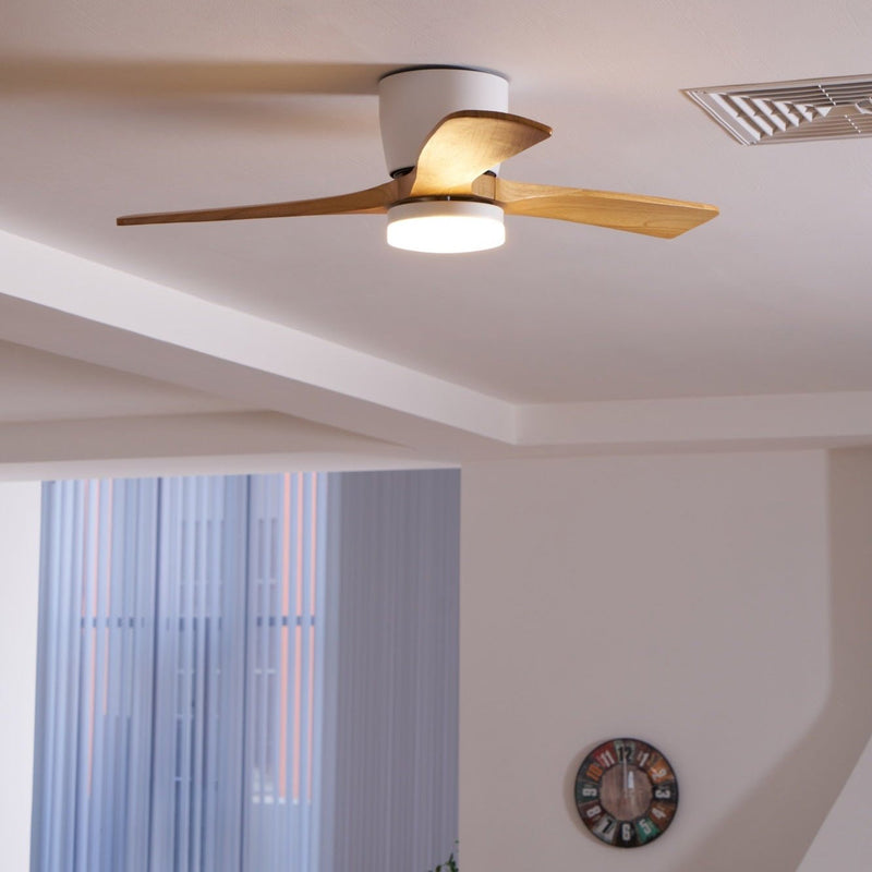 Dřevěný stropní ventilátor