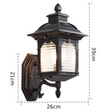 Antyczna szklana lampa ścienna na zewnątrz