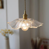 Szklana lampa wisząca w kształcie kwiatu