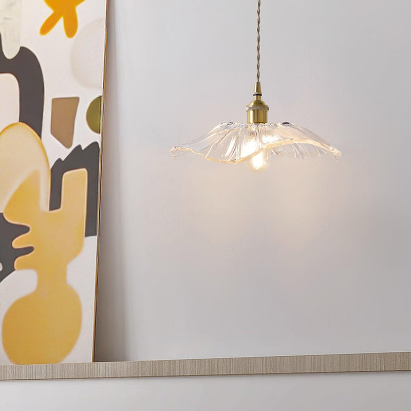 Szklana lampa wisząca w kształcie kwiatu