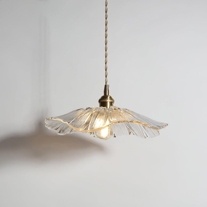 Szklana lampa wisząca w kształcie kwiatu