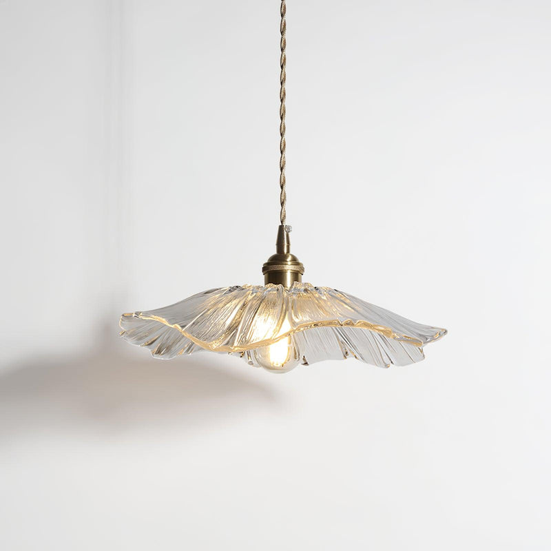 Szklana lampa wisząca w kształcie kwiatu