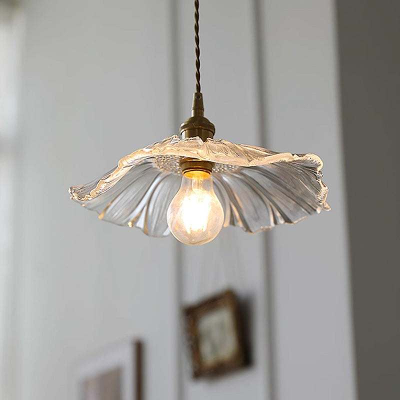 Szklana lampa wisząca w kształcie kwiatu