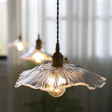Szklana lampa wisząca w kształcie kwiatu