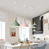 French Macaron Konisk Taklampa I Metall